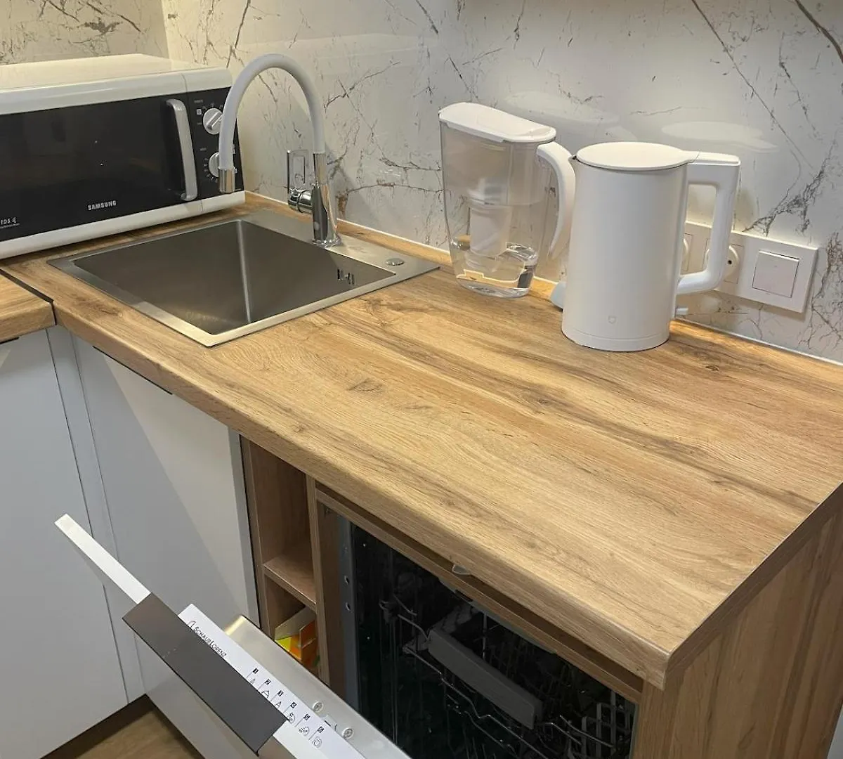 Двухкомнатная Квартира Возле Ботанического Сада Almaty Apartmán
